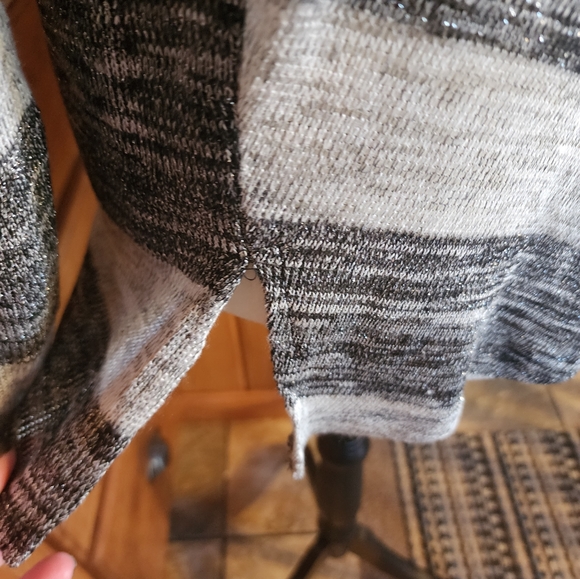 NEW Isela Lightweight Sweater Silver and Black Metallic Size S - Picture 5 of 7